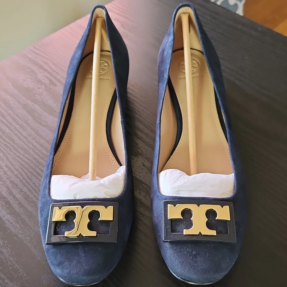 Tory Burch Navy Blue Suede Flats with Gold Logo - Picture 4 of 12